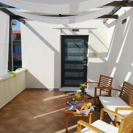 נין Holiday Home Velebit מראה חיצוני תמונה