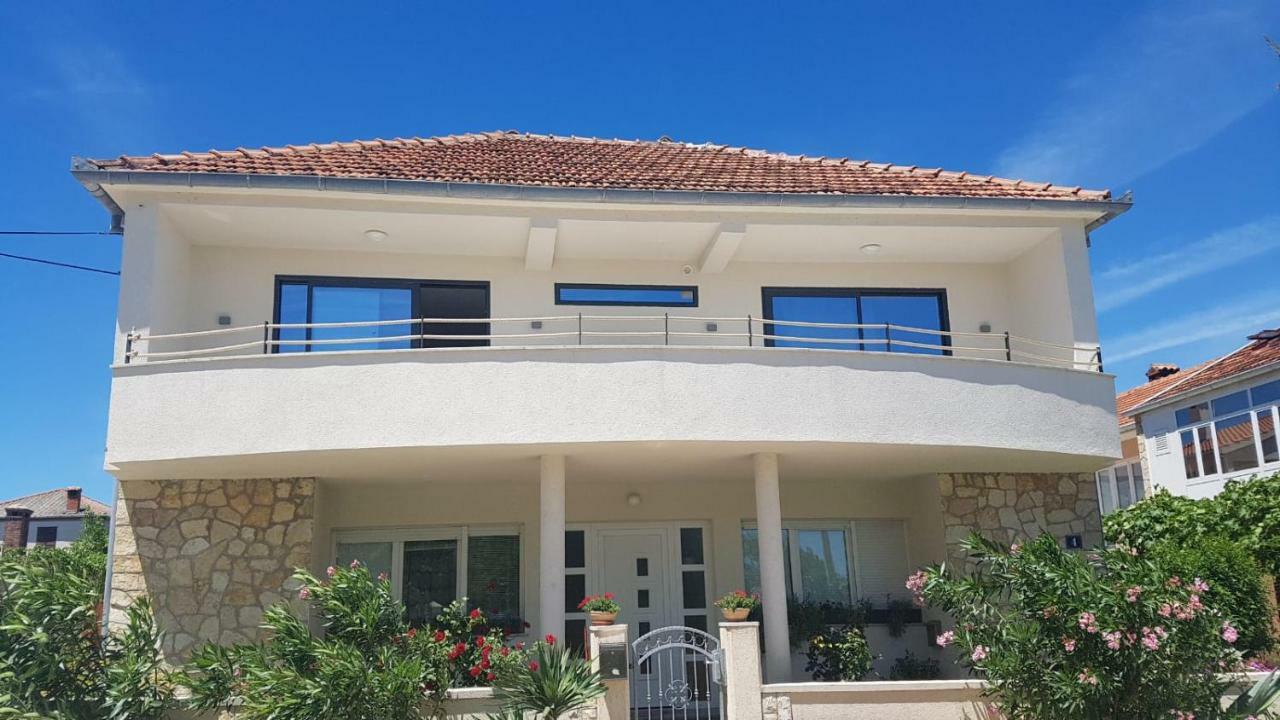 נין Holiday Home Velebit מראה חיצוני תמונה